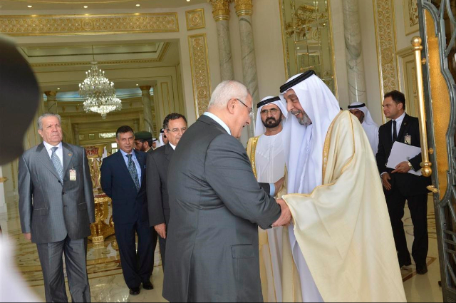 محمد بن راشد يستلم جائزة  دبي مدينة المستقبل 