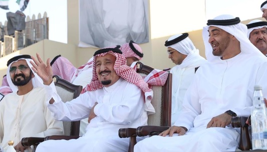خادم الحرمين الشريفين ومحمد بن راشد ومحمد بن زايد يشهدون مسيرة الاتحاد