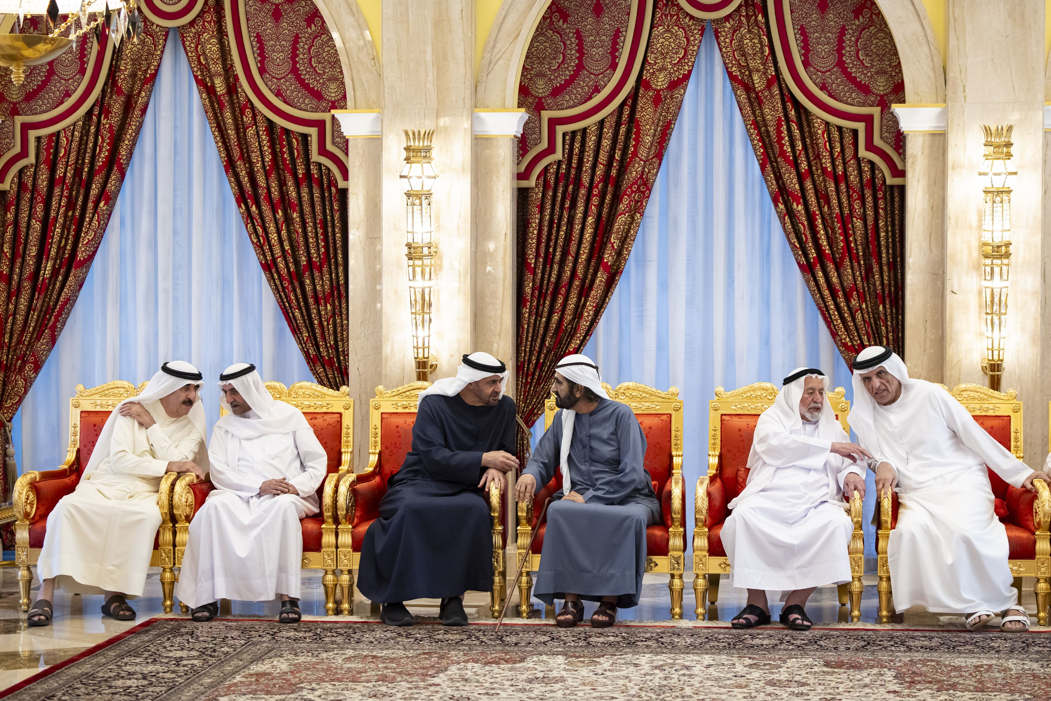 رئيس الدولة وحكام الإمارات والشيوخ يعزون محمد بن راشد في وفاة أحمد بن راشد