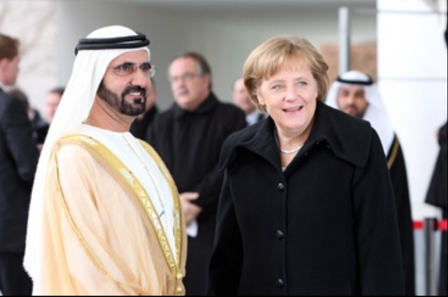 محمد بن راشد يضع أكليلاً من الزهور على النصب التذكاري لـ "الطلاب الأبطال" في المكسيك