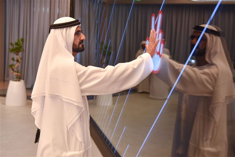 محمد بن راشد يطلق مركزا نموذجيا للخدمات الحكومية يضم 14 جهة حكومية