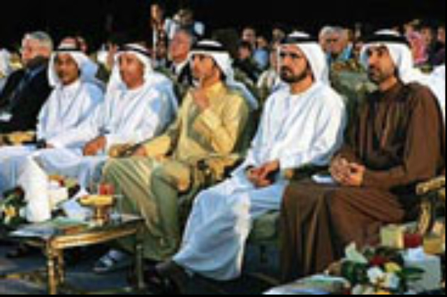 محمد بن راشد يستقبل الوزير الأول السنغافوري