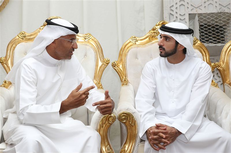 حمدان بن محمد يقدم واجب العزاء بوفاة حمد عيسى حسن العضب