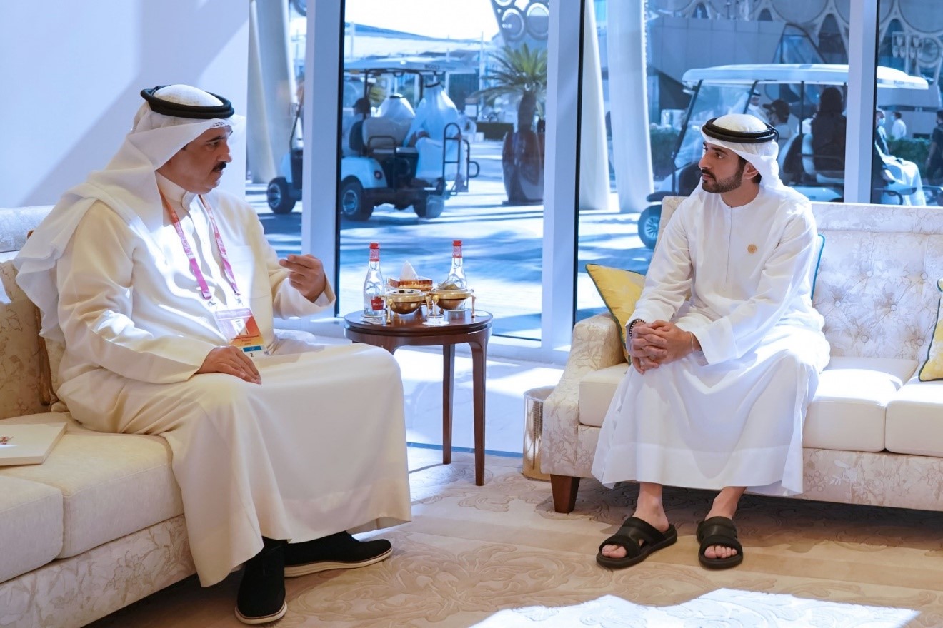 حمدان بن محمد يستقبل سفير البحرين لدى الدولة