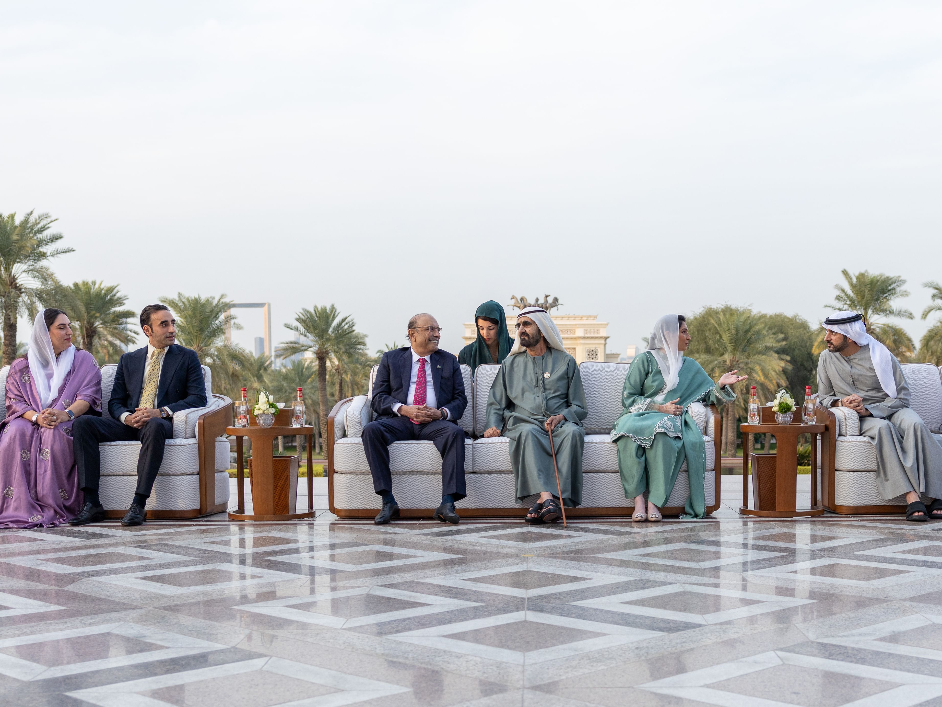 محمد بن راشد يبحث مع رئيس باكستان العلاقات الثنائية وسبل تعزيز التعاون المشترك في مختلف المجالات