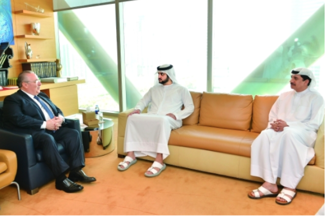 حمدان بن راشد يستقبل وفد الاتحاد العالمي للأنفاق