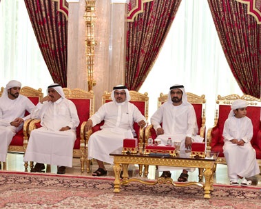 محمد بن راشد يكرم الفائزين بسباق أبوظبي للسيارات العاملة بالطاقة الشمسية