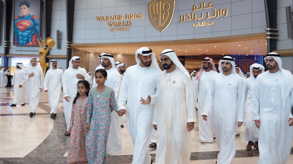 محمد بن راشد ومحمد بن زايد يفتتحان "مدينة عالم وارنر براذرز أبوظبي" الترفيهية