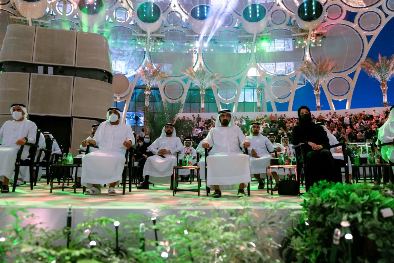 محمد بن راشد يحضر عرض "العاديات.. الفتى والخيل" في إكسبو