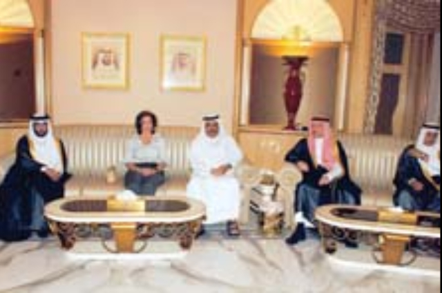 محمد بن راشد يستقبل أمير الكويت 