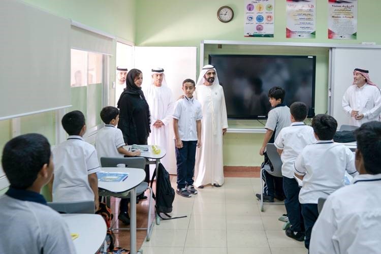 محمد بن راشد يتفقد عددا من مدارس المنطقة الشرقية 
