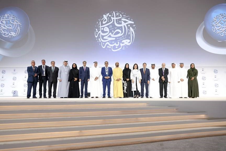محمد بن راشد يكر م الفائزين بجائزة الصحافة العربية