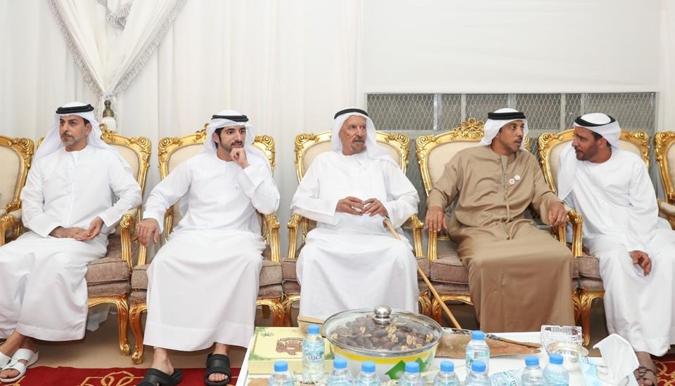ولي عهد دبي يعزي في وفاة حرم أحمد خليفة السويدي