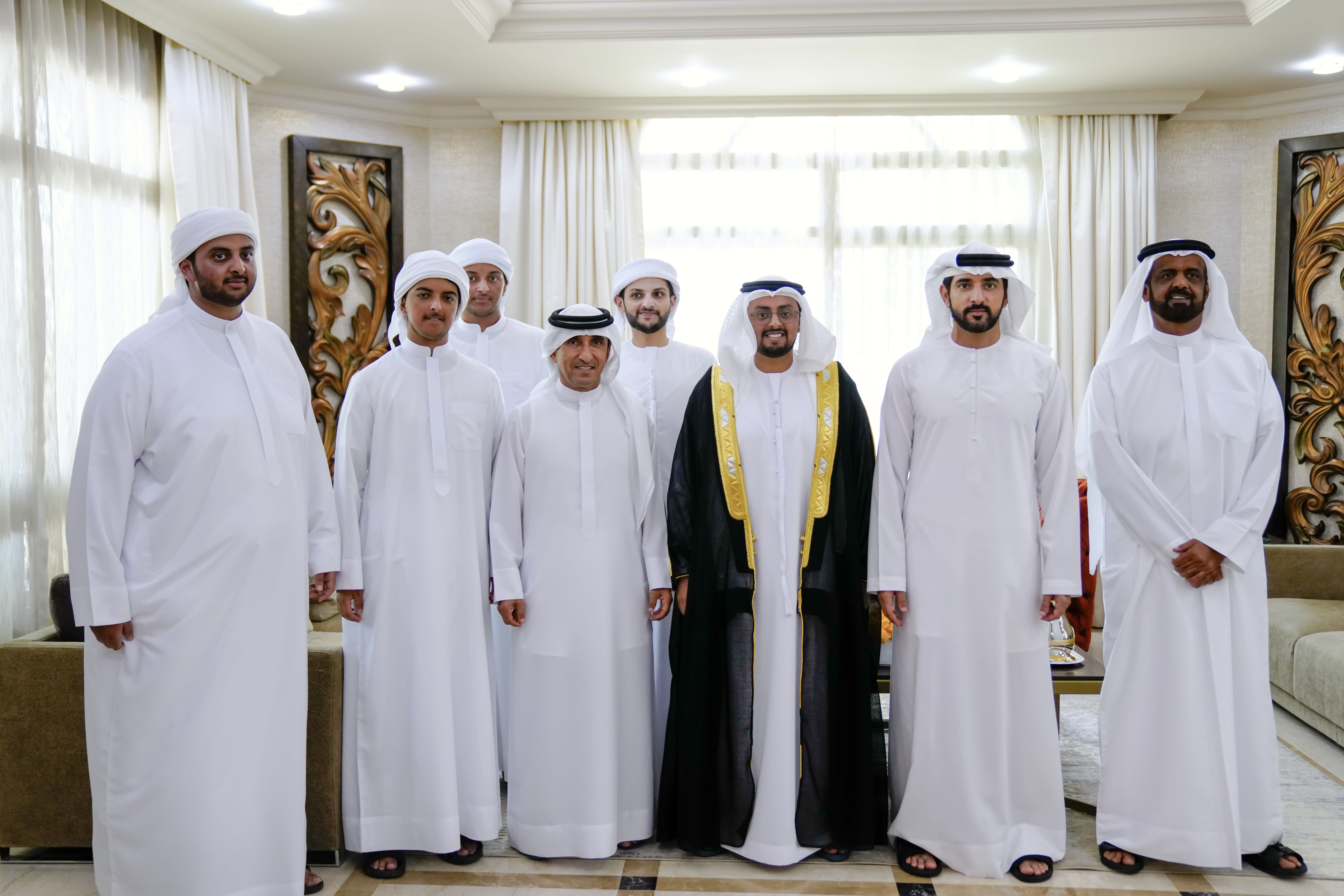 حمدان بن محمد يحضر أفراح عائلة المروشد