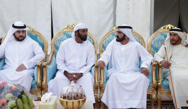 محمد بن راشد يشهد سباق 2000 جينيز في نيوماركت