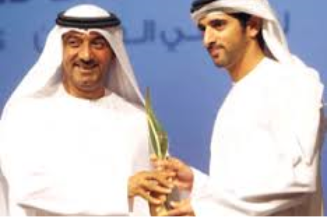 محمد بن راشد وحمدان بن محمد يعزيان عائلة البواردي في وفاة نجلهم