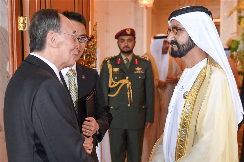 محمد بن راشد يستقبل نائب الرئيس الصيني