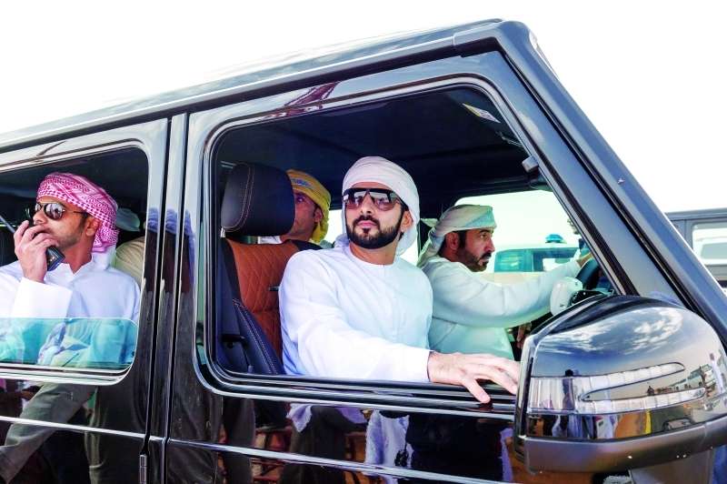 حمدان بن محمد يشهد منافسات أشواط جائزة الملك عبد العزيز للإبل 