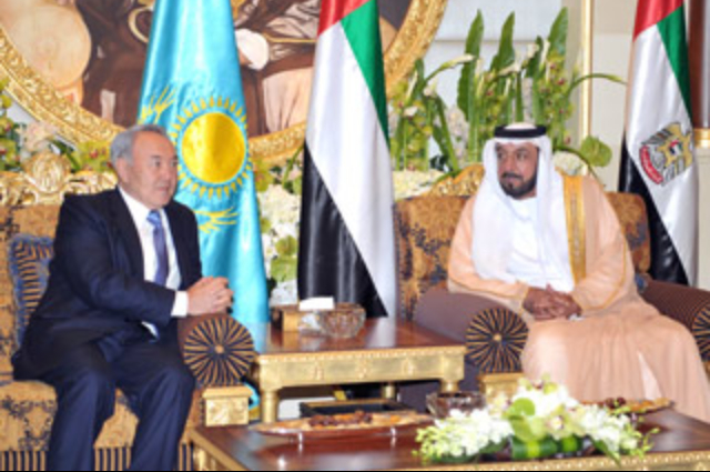 محمد بن راشد يصل الى شرم الشيخ