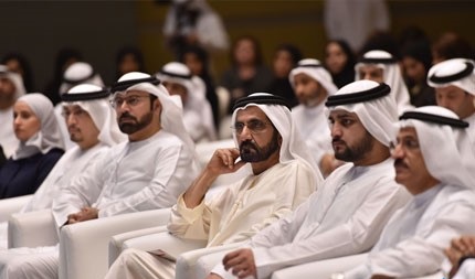 محمد بن راشد يزور معرض سكَّة الفنّي 2012م