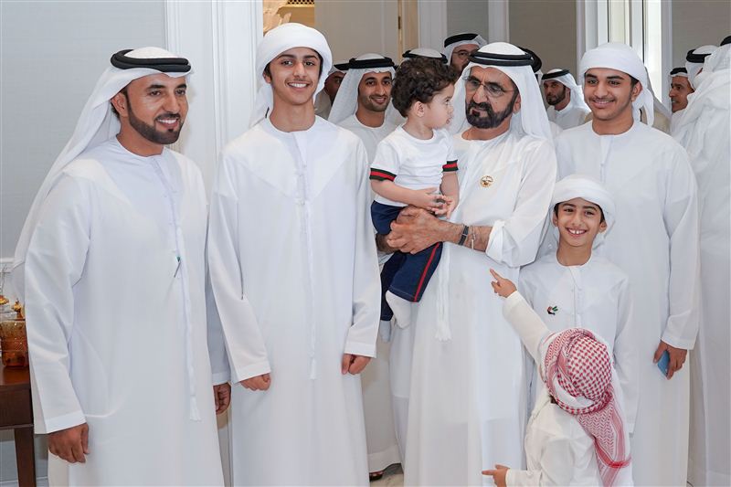 محمد بن راشد يحضر مأدبة غداء أقامها سلطان بن علي السبوسي