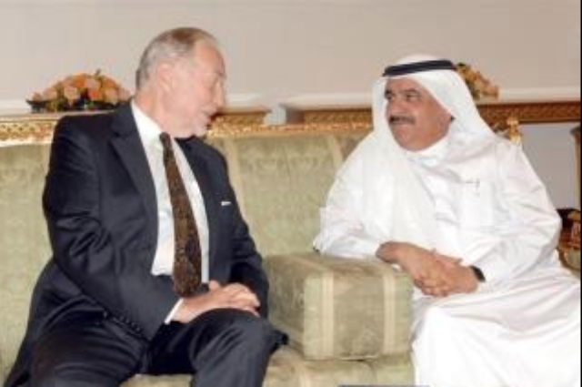 محمد بن راشد يستقبل الرئيس الفرنسي 
