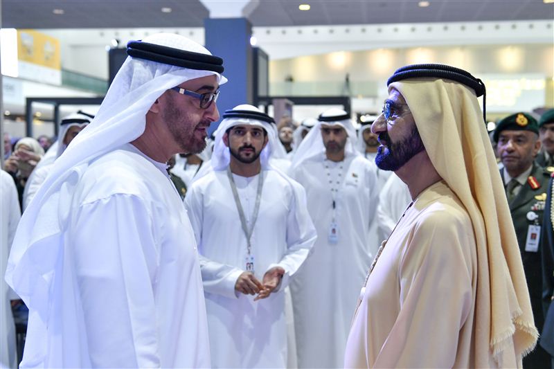 محمد بن راشد يلتقي محمد بن زايد بمعرض " آيدكس" في يومه الثاني
