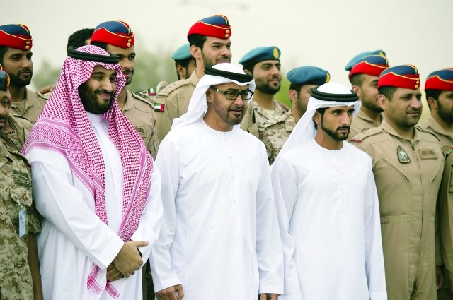 محمد بن راشد يزور كليات التقنية العليا وجامعة زايد 