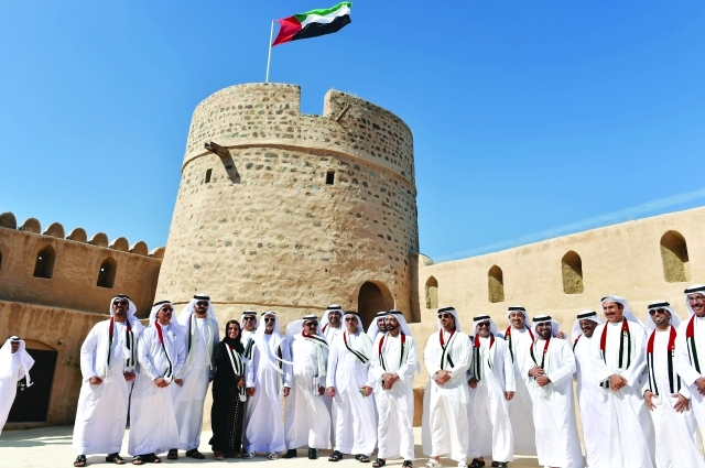 محمد بن راشد يهنئ حامد بن زايد بالشفاء