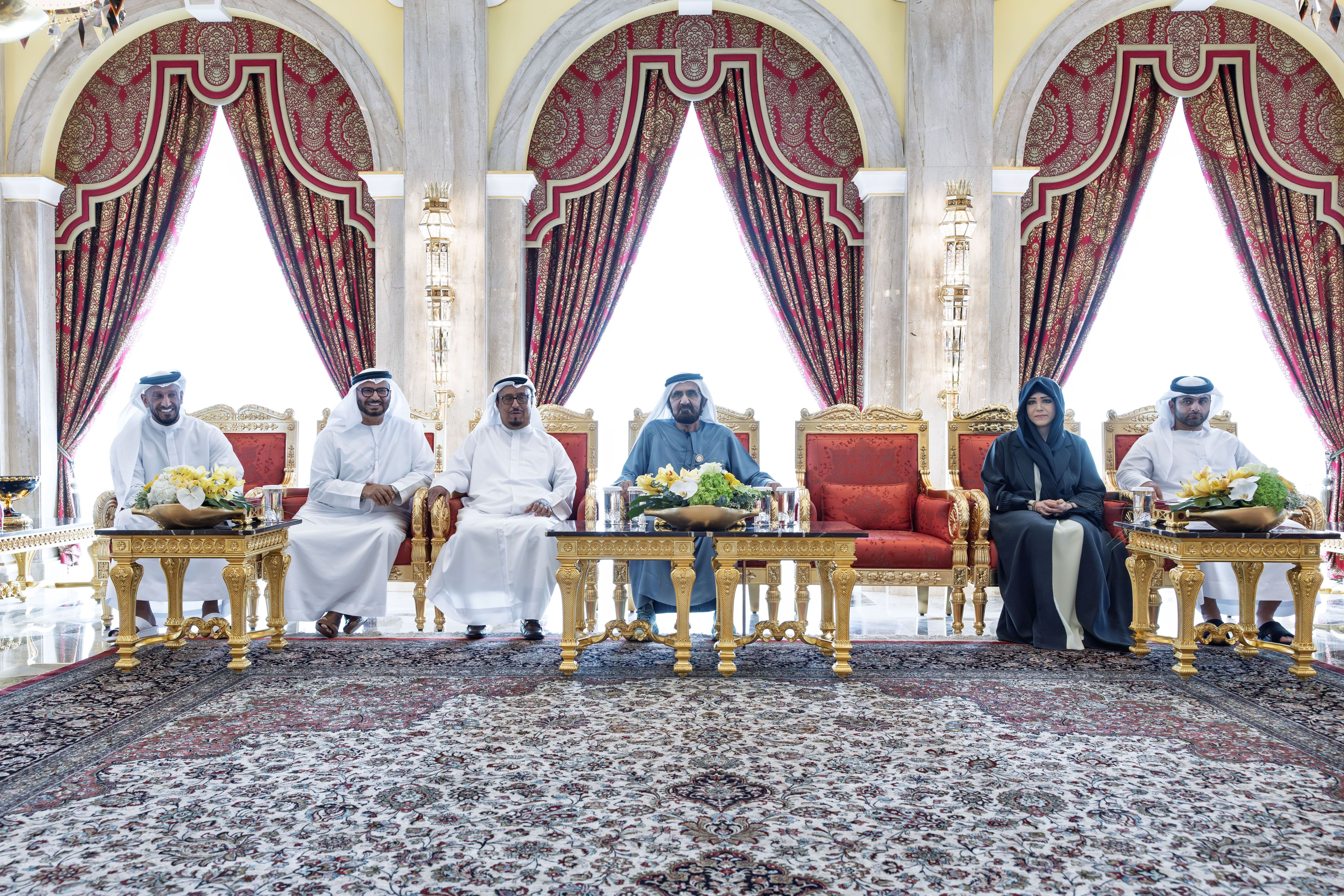   محمد بن راشد: "بقيادة محمد بن زايد.. الإمارات عززت مكانتها بين أهم المراكز الاقتصادية العالمية"