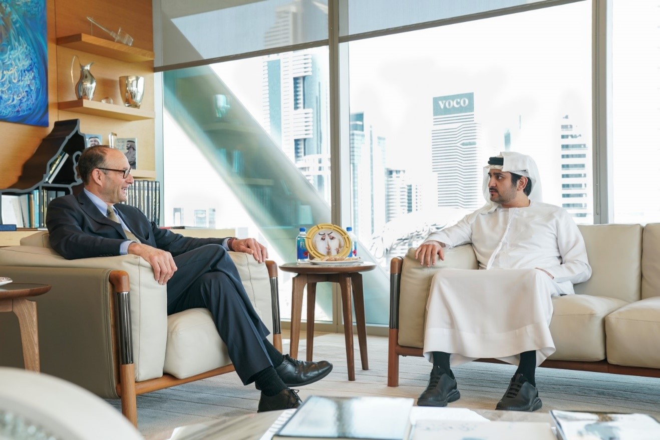 مكتوم بن محمد يستقبل رئيس مجلس إدارة شركة "لازارد" العالمية
