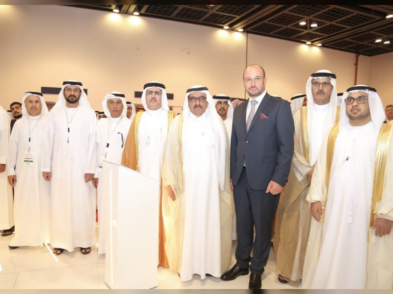 حمدان بن راشد يطلع على أول نظام تحكم ذكي بالعالم للتوربينات الغازية طورته "كهرباء دبي"