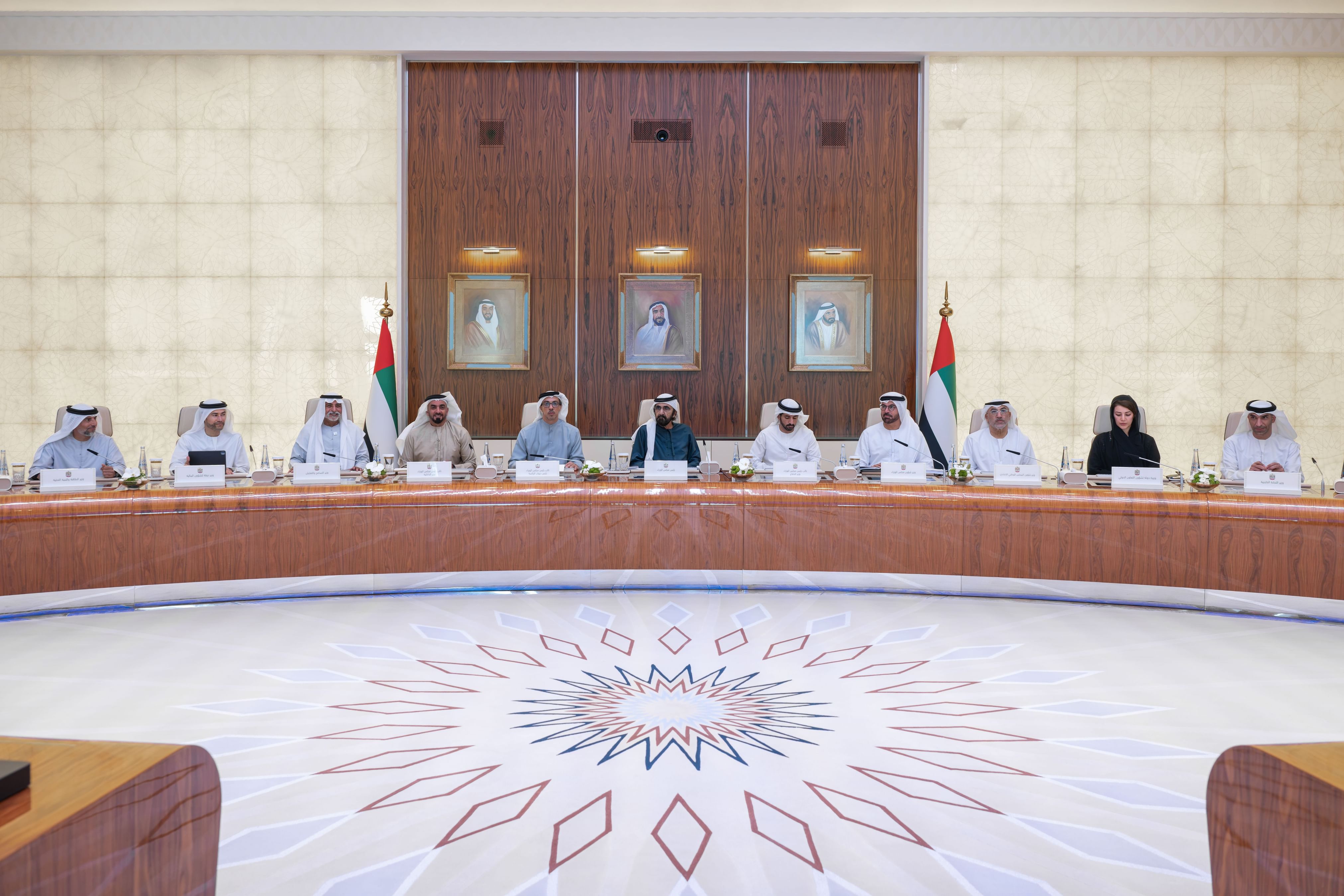 محمد بن راشد يترأس اجتماعاً لمجلس الوزراء ويوجه 3 رسائل رئيسية لفرق العمل مع بداية الموسم الحكومي الجديد