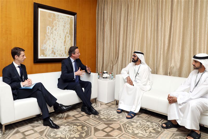 محمد بن راشد يستقبل ديفيد كاميرون
