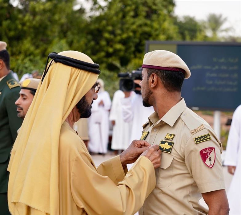 محمد بن راشد ومحمد بن زايد يقلدان عدداً من أبطال القوات المسلحة "وسام الشجاعة"