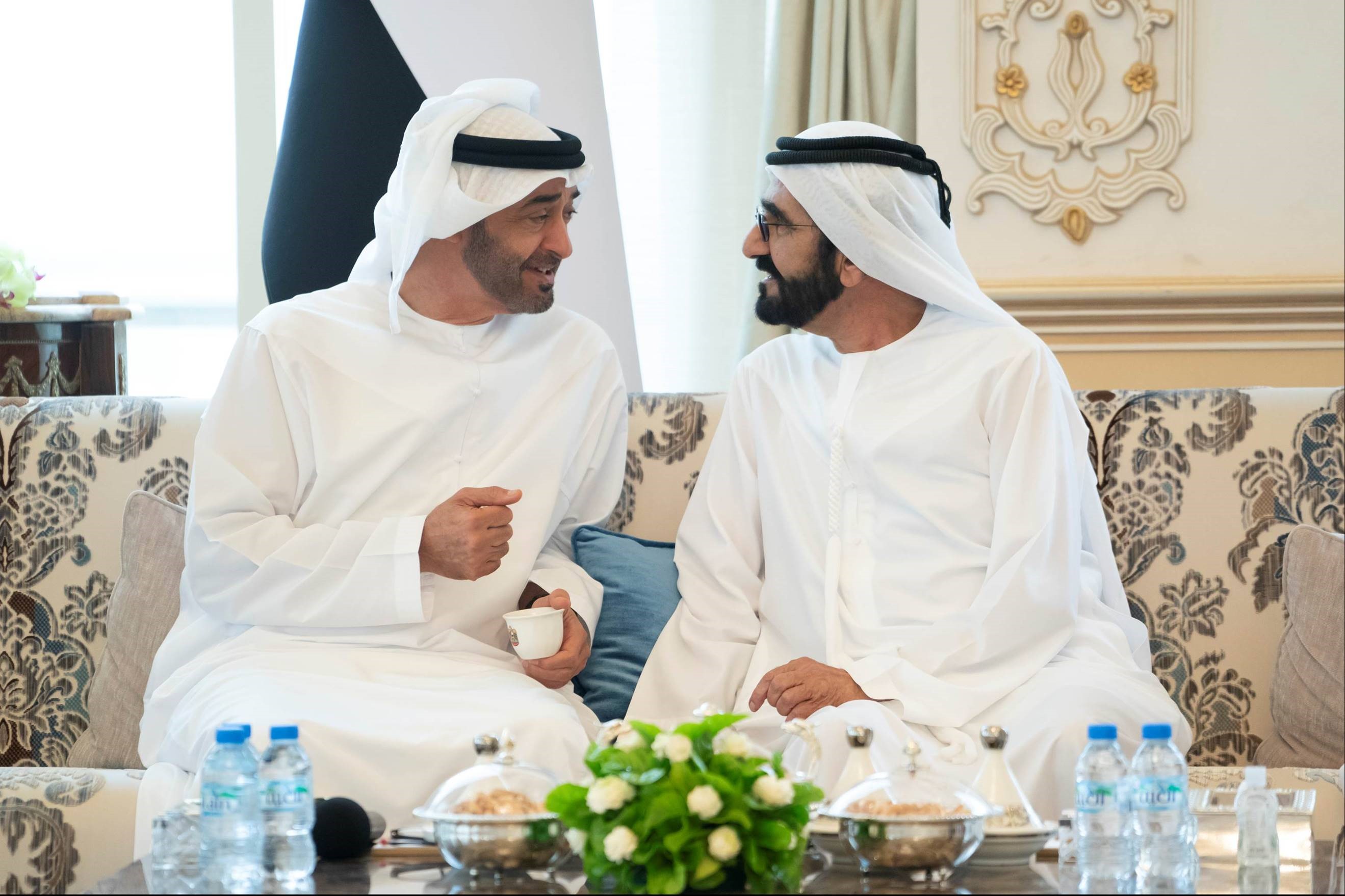 محمد بن راشد يلتقي أخاه محمد بن زايد و يتبادلان الأحاديث حول عدد من القضايا التي تهم الوطن والمواطن