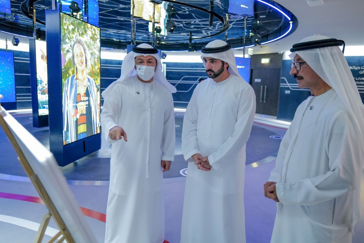 حمدان بن محمد يزور جناح "دي بي ورلد" في إكسبو 2020 دبي