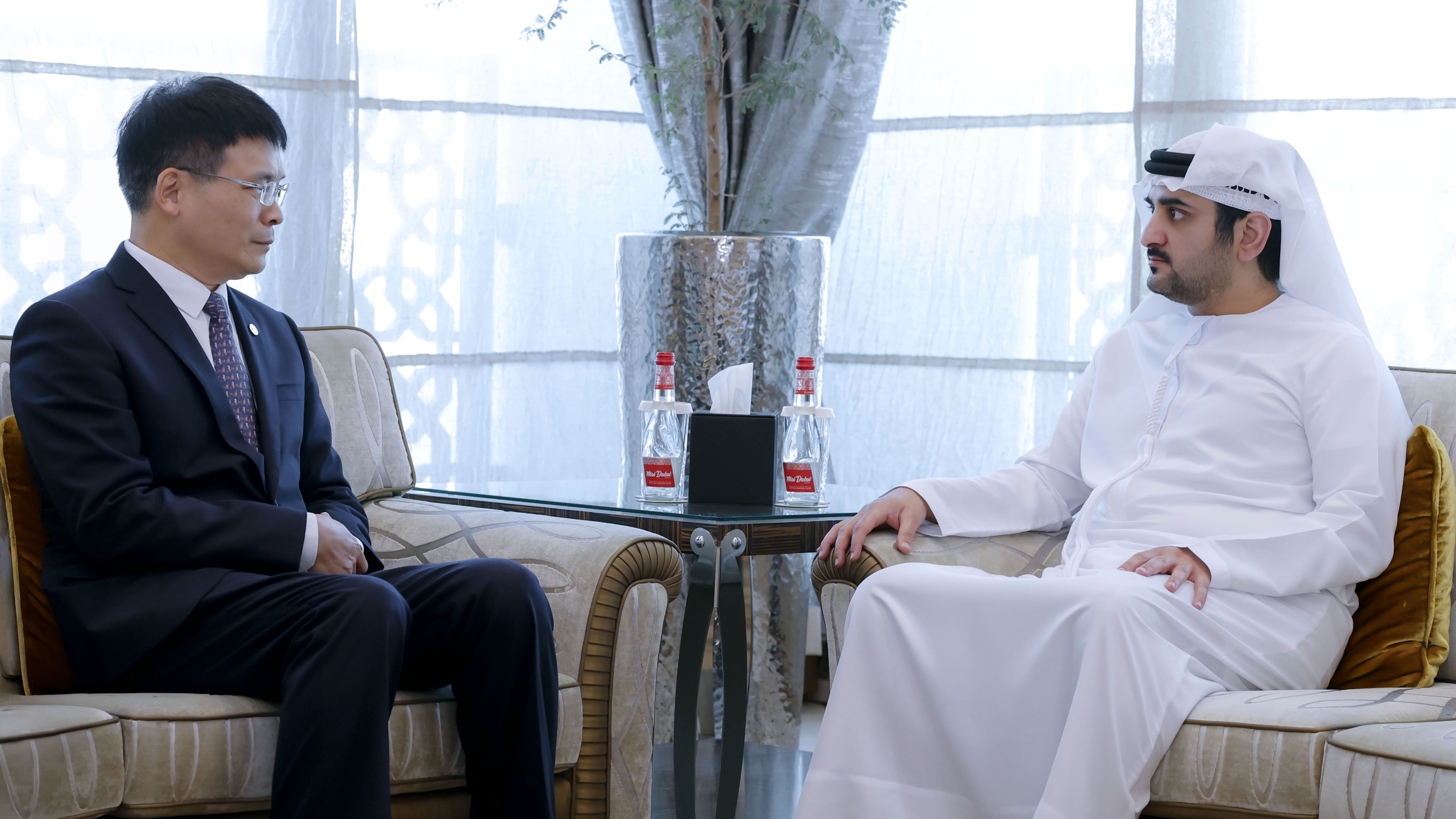 Maktoum bin Mohammed meets with Chairman of Industrial & Commercial Bank of China