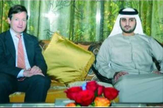حمدان بن محمد  يكرم عددا من المؤسسات الطبية 