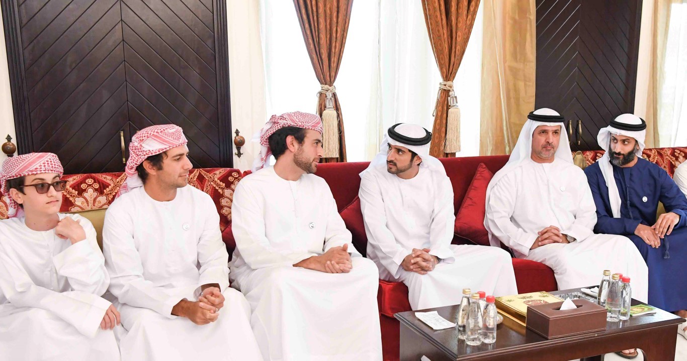 حمدان بن محمد يقدم واجب العزاء في وفاة عبدالله محمد المسعود