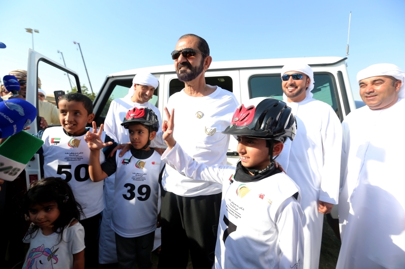 محمد بن راشد يتفقد الاستعدادات النهائية لكأس ولي عهد دبي للقدرة