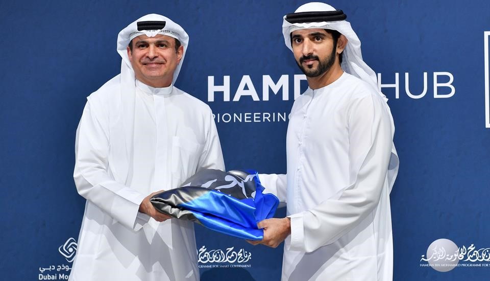 Dubai Crown Prince hands over 'Flag' of Hamdan bin Mohammed Program for Smart Government to DED