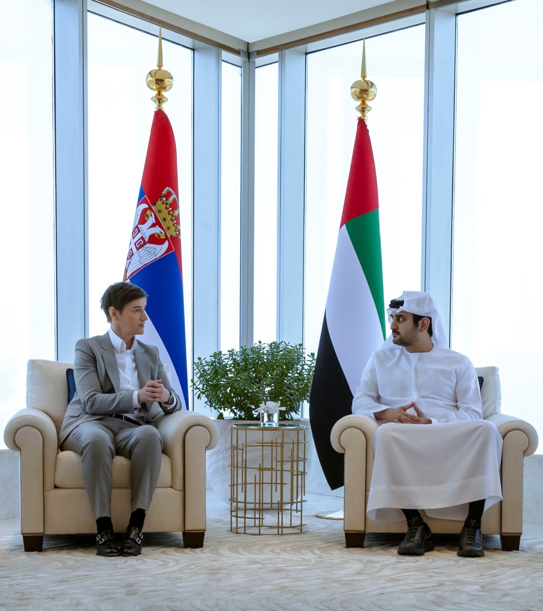 مكتوم بن محمد يستقبل رئيسة وزراء صربيا ويشهد توقيع اتفاقية تعاون ثنائي في التحديث الحكومي بين البلدين