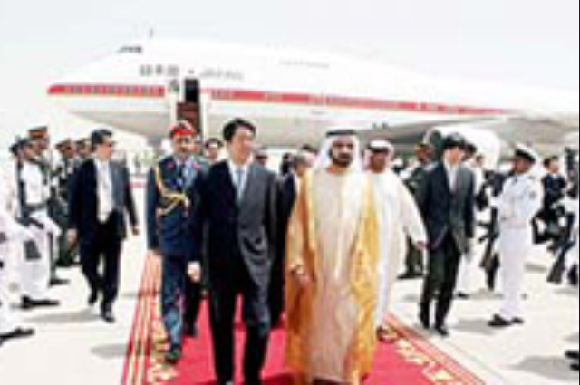 محمد بن راشد يستقبل الرئيس التنزاني 