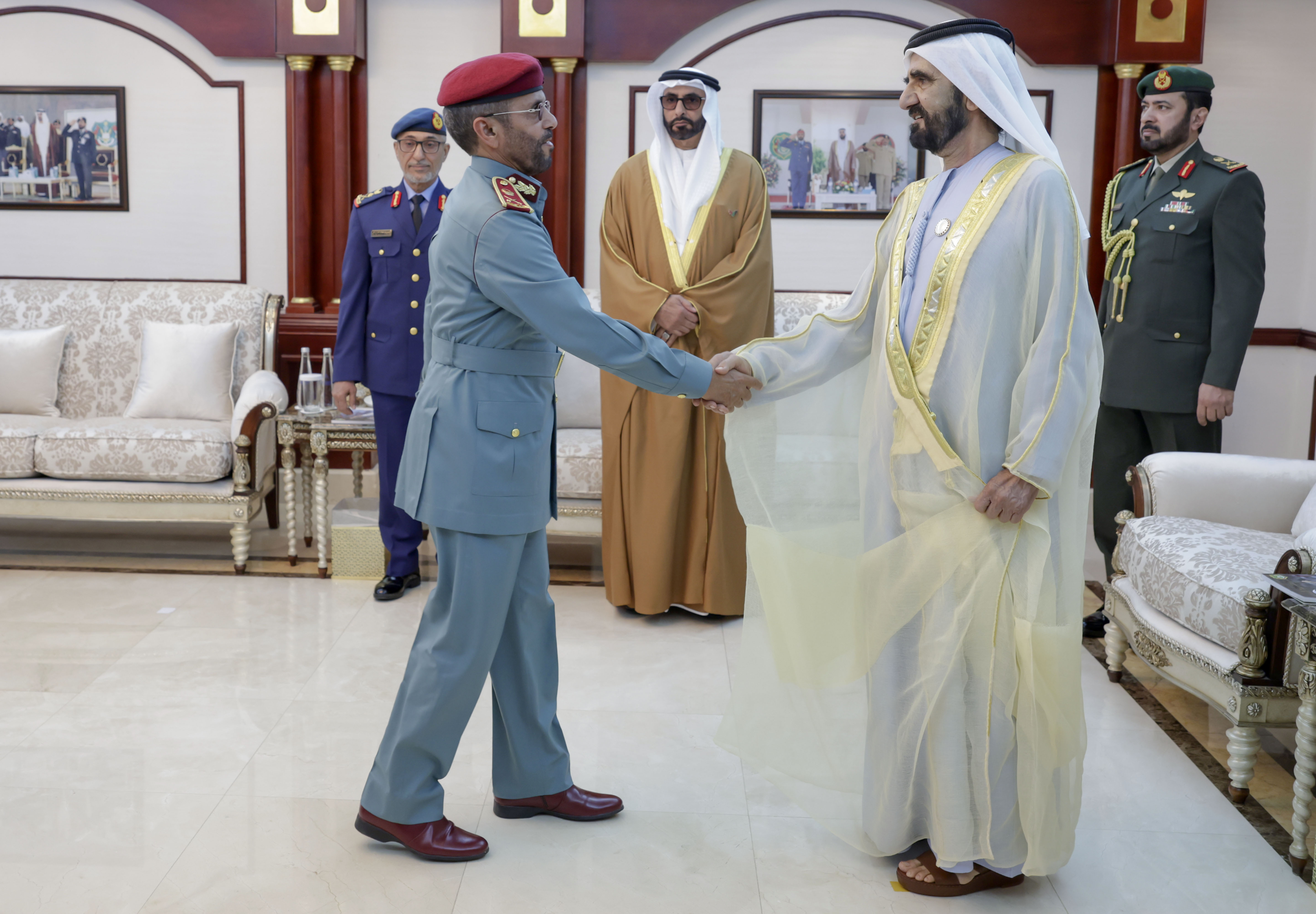 محمد بن راشد يستقبل عدداً من القيادات العسكرية والشرطية في الدولة