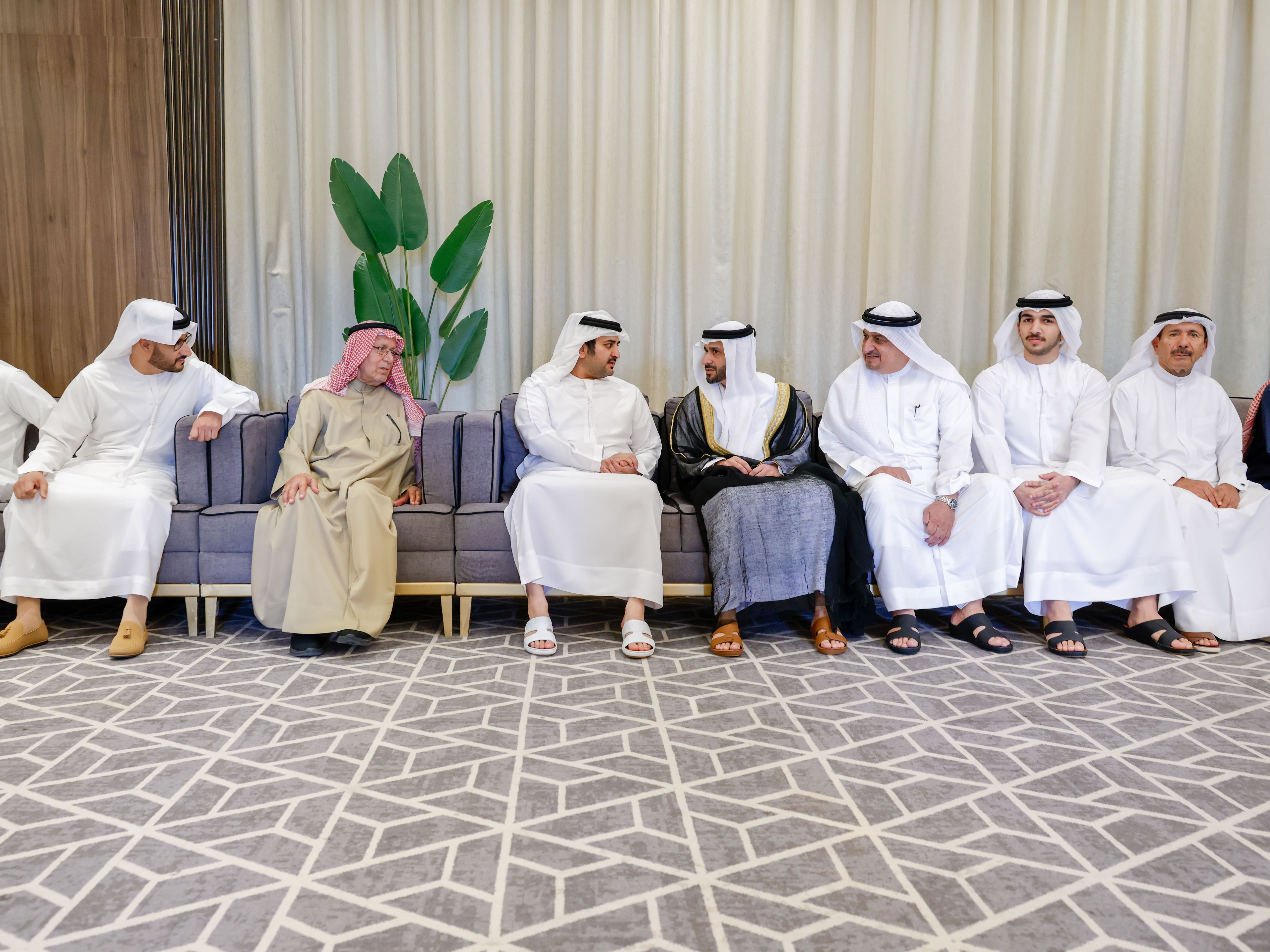 مكتوم بن محمد يحضر أفراح الحمادي والرفيع