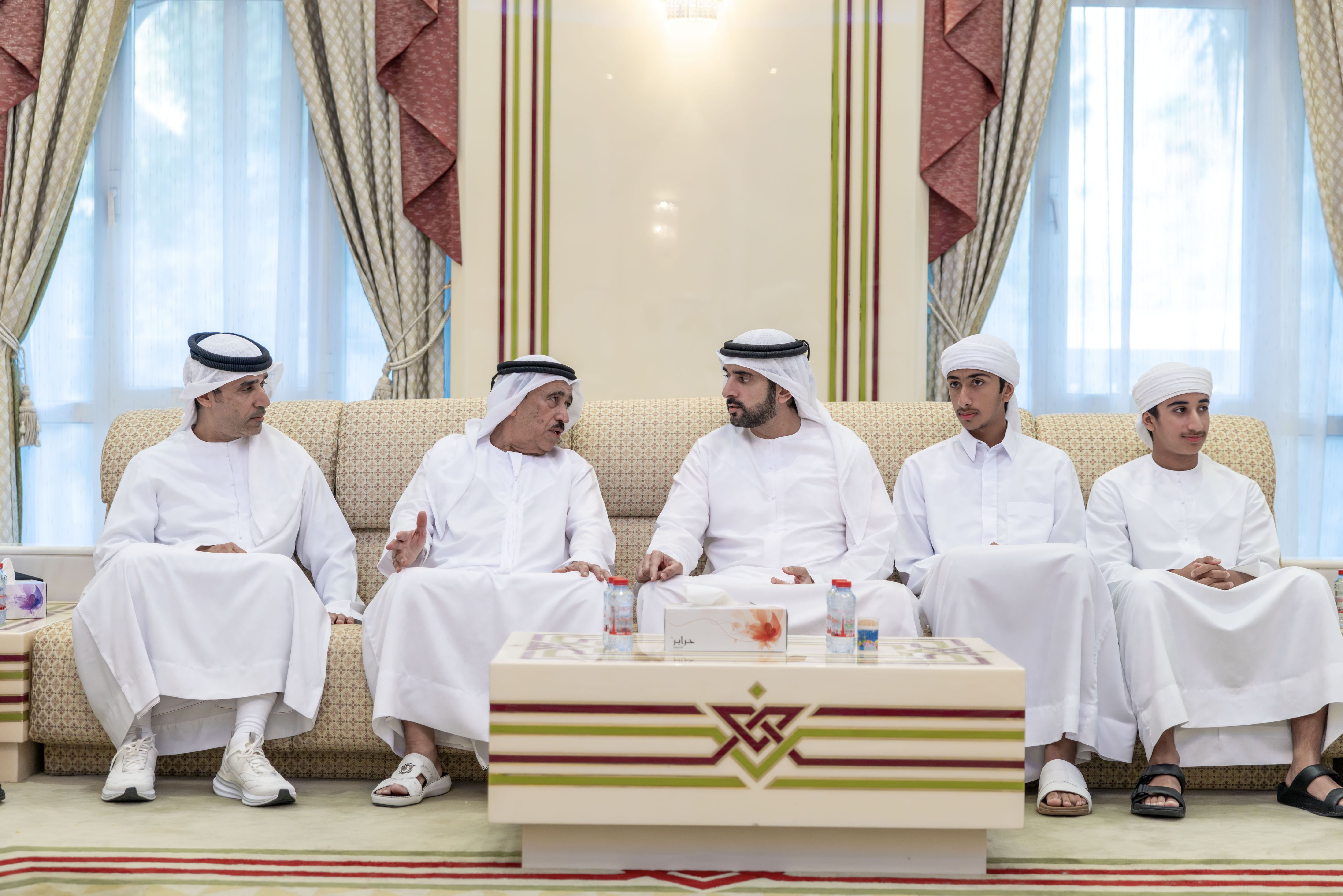 حمدان بن محمد يقدّم واجب العزاء في وفاة أسامة الشعفار