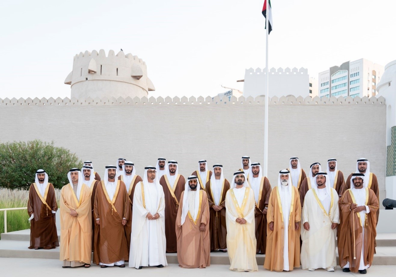 في مواقع مختلفة من إمارات الدولة .. محمد بن راشد ومحمد بن زايد وسعود بن صقر والشيوخ يشهدون زفاف حمدان بن محمد بن زايد و150 عريسا من أبناء الوطن "أفراح الخمسين"