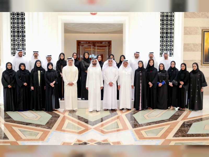 محمد بن راشد يشهد تخريج دفعة جديدة من منتسبي خبراء الاتصال الحكومي