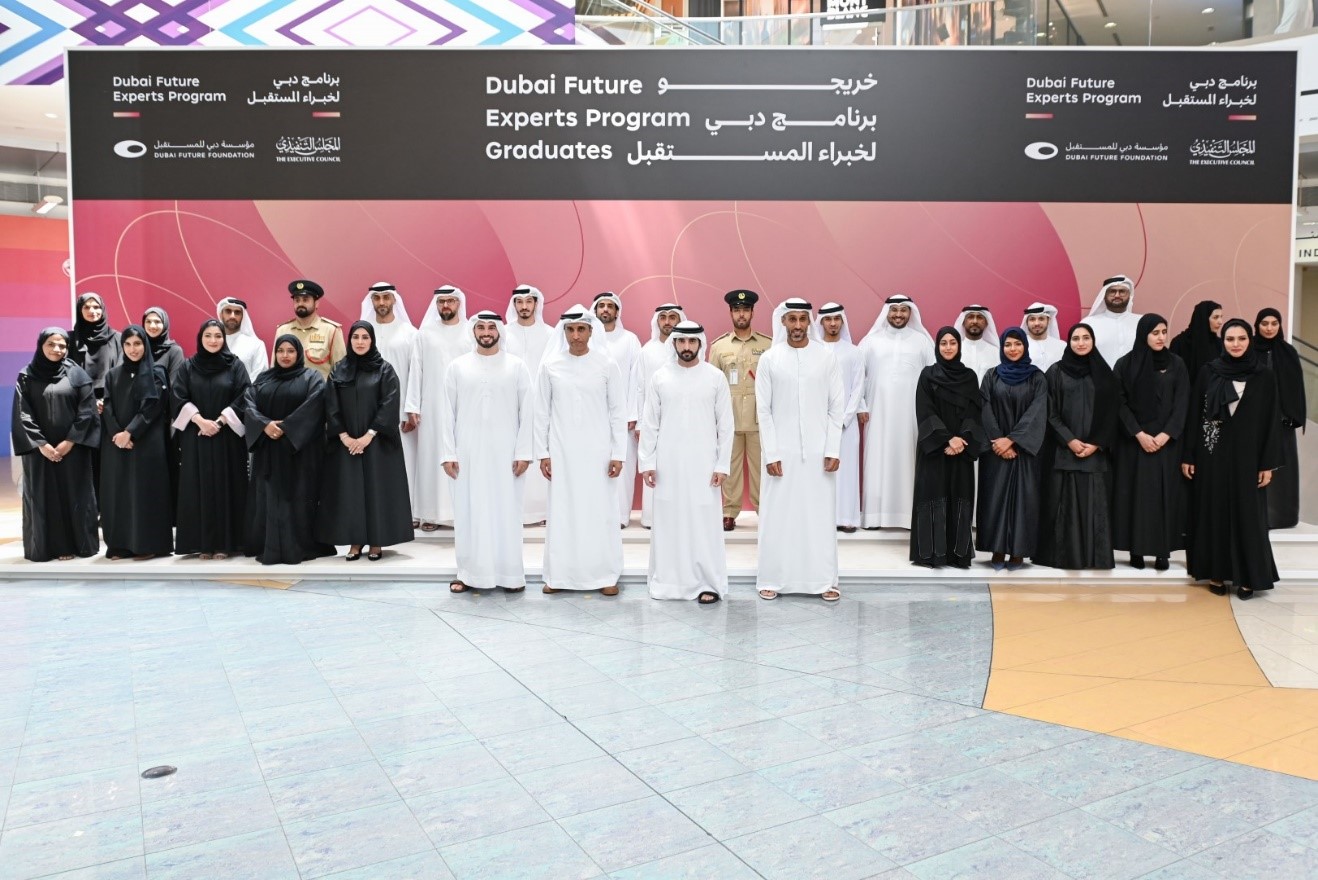 Hamdan bin Mohammad honours graduates of first and second cohorts of Dubai Future Experts Programme